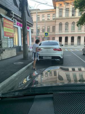 Прикрепленное изображение: photo_2022-08-13_20-22-54парковка_девушка.jpg